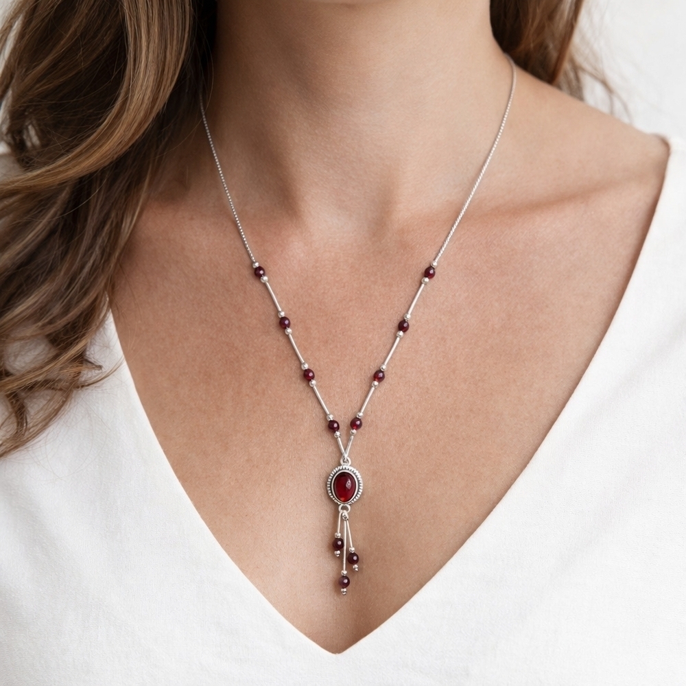 Vintage Sterling and Garnet  liquid silver  necklace‎